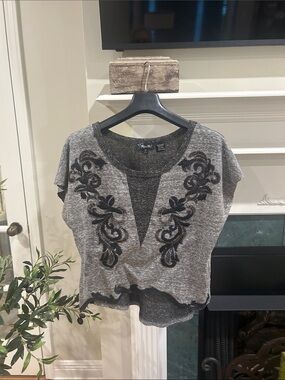 Miss Me Heathered Charcoal V-Neck Top large / look at scalloped hem
